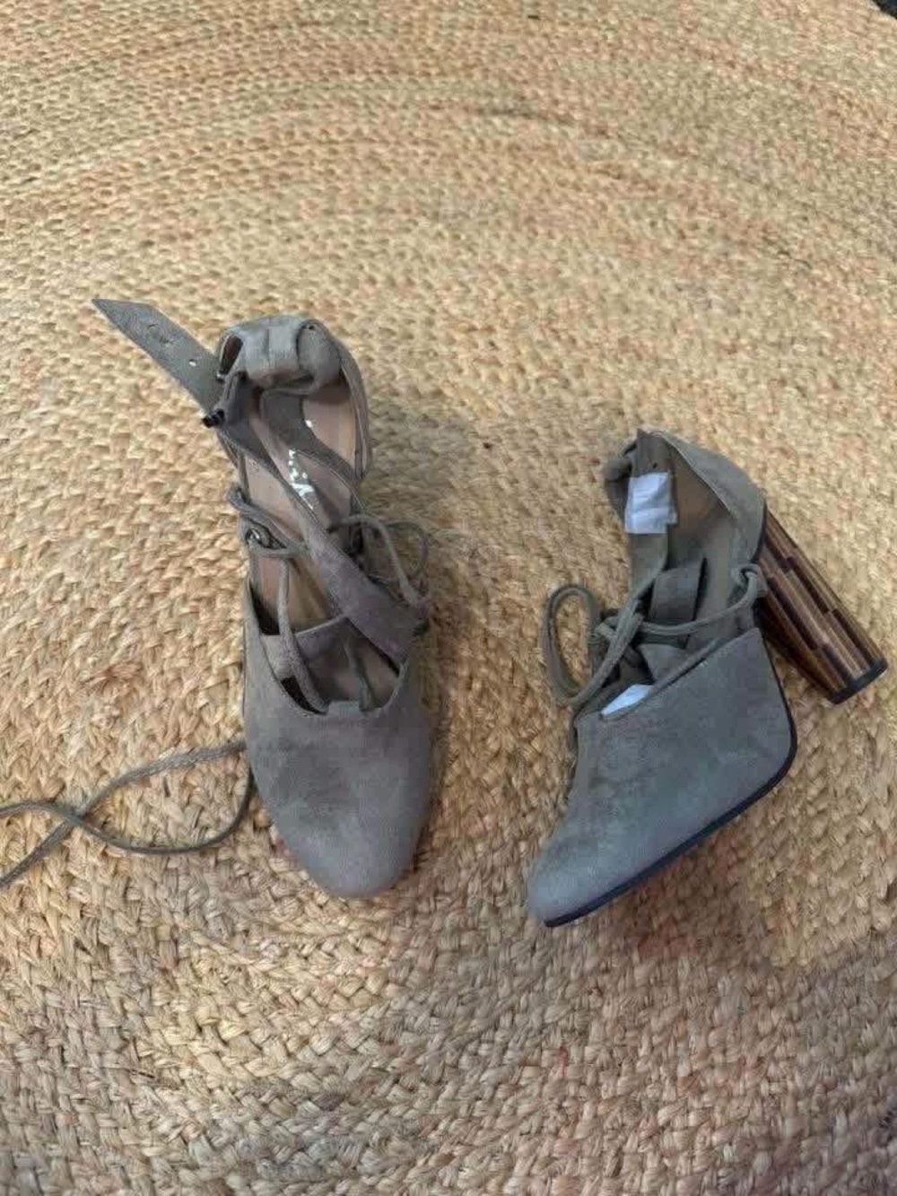 Lace-Up Suede Block Heel Pumps in Gray